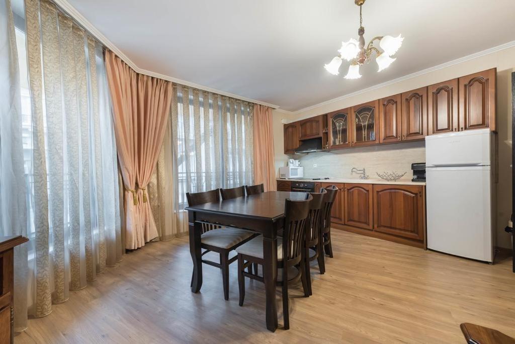 Vazov Residence , Two Bedroom Top Centre Apartment Varna Exterior photo